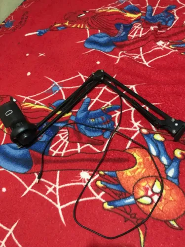Microfone com suporte articulado