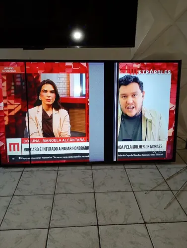 Tv Samsung 49 polegadas com controle obs a tv está com uma lista