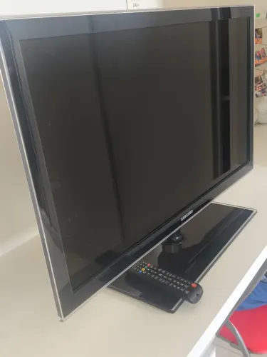 TV LCD Samsung 32" (não é smart)
