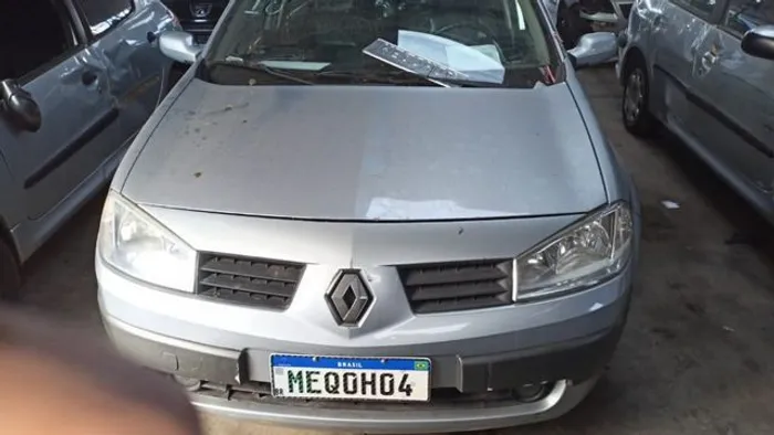 Sucata Megane, para retirada de peças