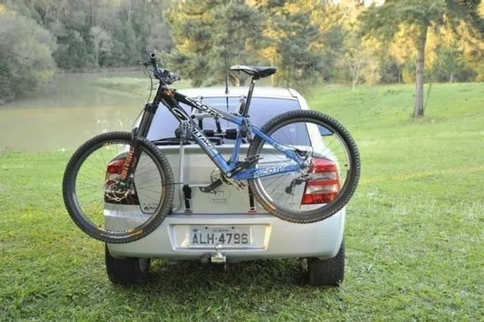 Transbike Simples Universal Bike Carro Para 02 Bicicletas Acoplado na Mala