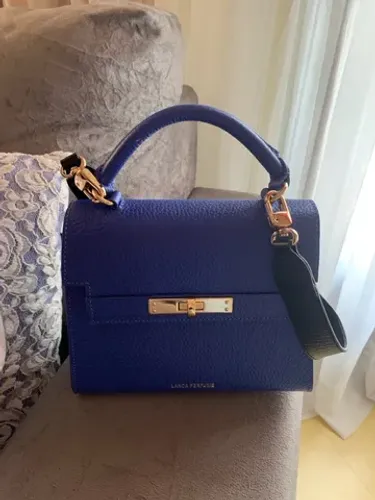 Bolsa couro lança perfume