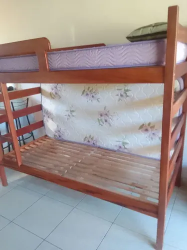 Cama beliche reforçada em madeira . Não é pinus.nao 