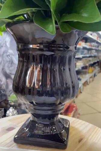 Vaso de cerâmica preto