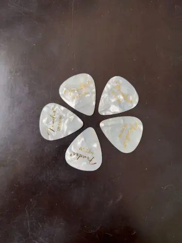 palhetas fender medium kit 5un celuloide premium branca guitarra violão cavaquinho ukelele