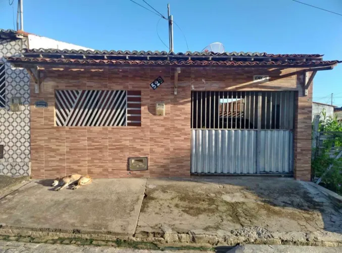 - Casa no São Raimundo