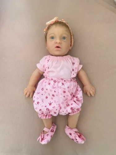 Boneca reborn silicone sólido 