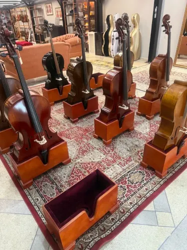 SUPORTE DE CHÃO MODELO CLASSICO LUXO PARA VIOLONCELO MADEIRA DE MOGNO AVELUDADO POR DENTRO