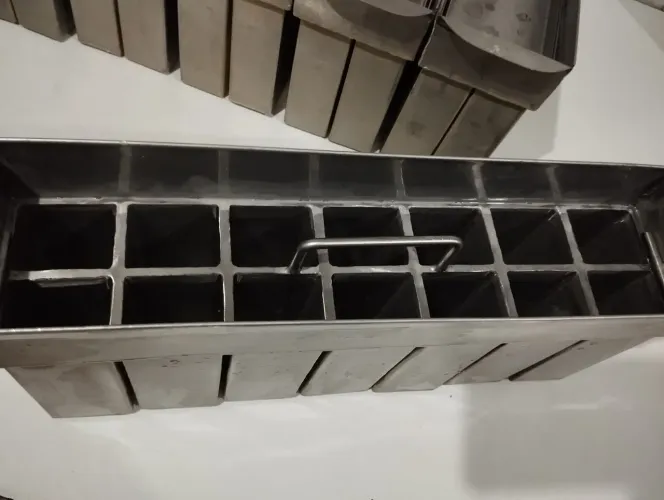 Forma gelo saborizado 