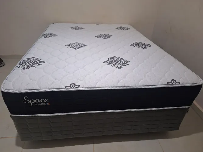 Cama casal .