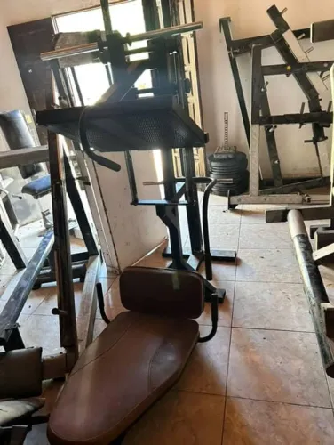 Máquinas de academia musculação 