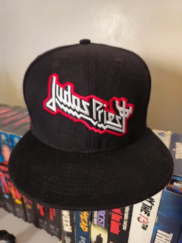 Boné Snapback Judas Priest Original importado.