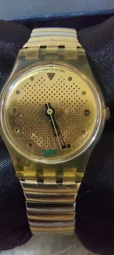 Swatch Vintage Dourado