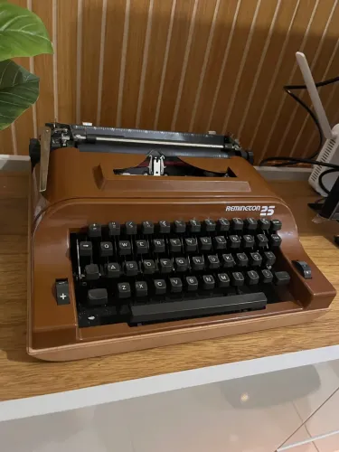 Máquina de escrever remineton 25 funcionado perfeitamente