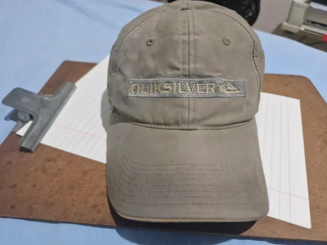 Boné Quiksilver anos 2000