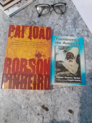 Livros em ótimo estado - Pai João e Tambores de Angola