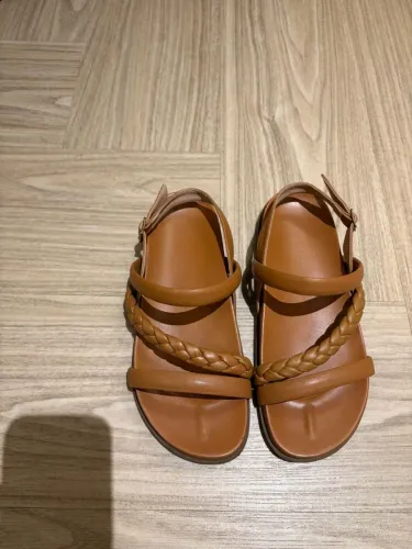 Sandálias de Couro Marrom - Elegância e Conforto