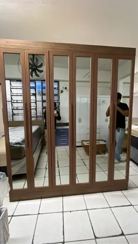 Guarda-roupa de casal com vidro refletor 100%MDF