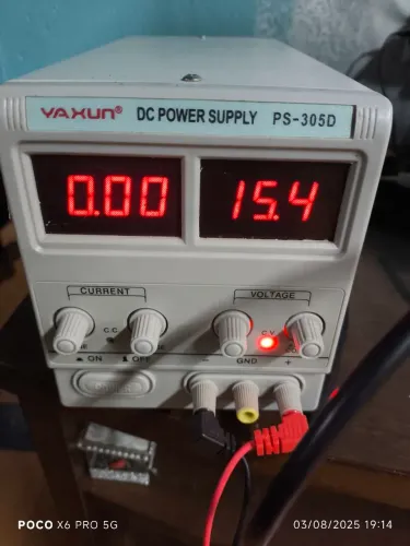 Fonte de Alimentação DC Yaxun PS-305D