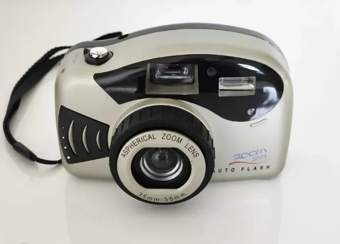 Câmera Fotográfica Analógica 35mm Simples Antiga Zoom 2001  com Flash 
