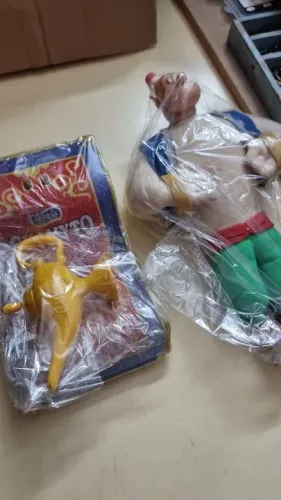 Vendo gênio boneco nestle estrela com tapete e lampa