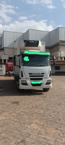 Iveco 240 E 28 BI truck baú refrigerado 