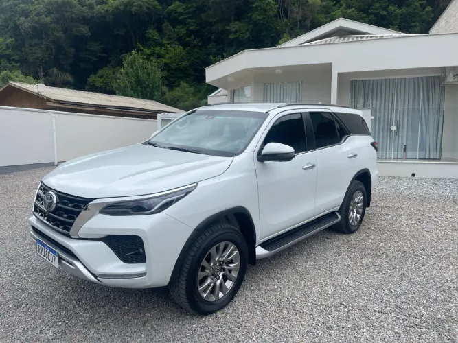 Toyota Hilux SW4 SRX 4X4 2.8 TDI 16V Dies. Aut. 2024