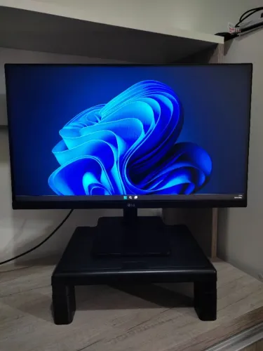 Monitor 23.8 Full HD IPS AMD FreeSync 24MP400 LG - Bonus Suporte para monitor Multilaser