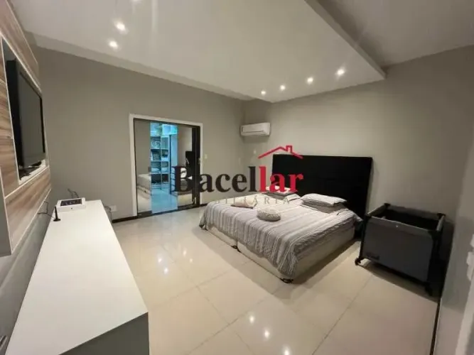 CASA PARCIALMETE REFORMADA - 25 DE AGOSTO, DUQUE DE CAXIAS