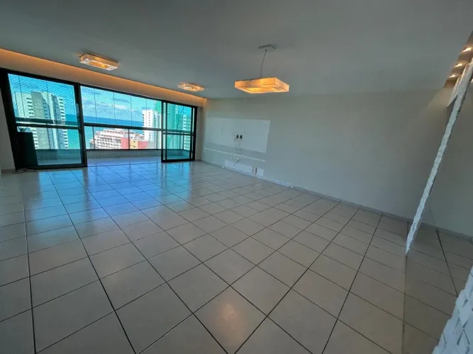 Alugo ou vendo apartamento 4 suítes perto da praia
