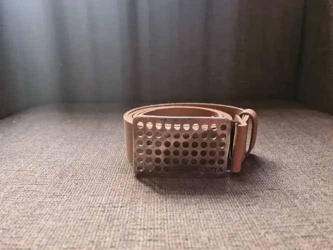 Cinto de Couro cavalera com Fivela Metálica