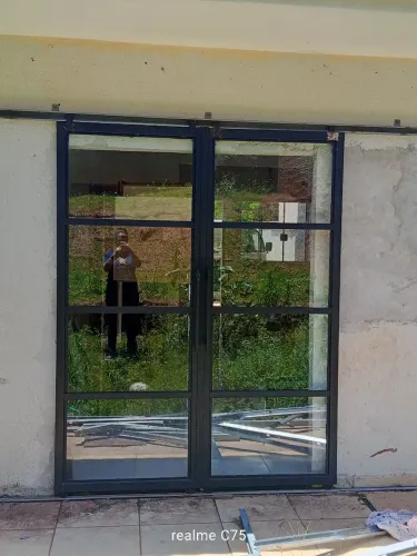 Vendo porta de correr ferro reforçado.