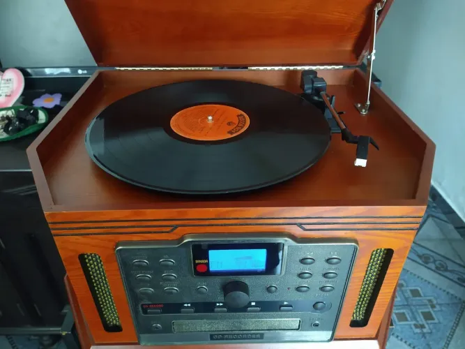Rádio Retro Crosley modelo CR 248 ler descrição para dúvidas 