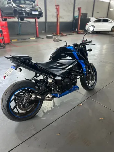 SUZUKI GSX S750 