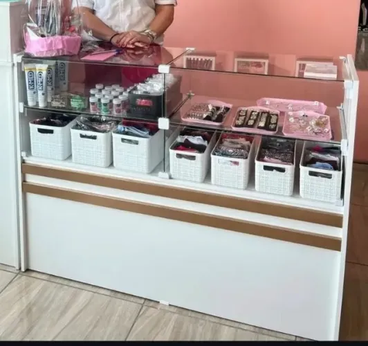 Balcão / Expositor com vidro