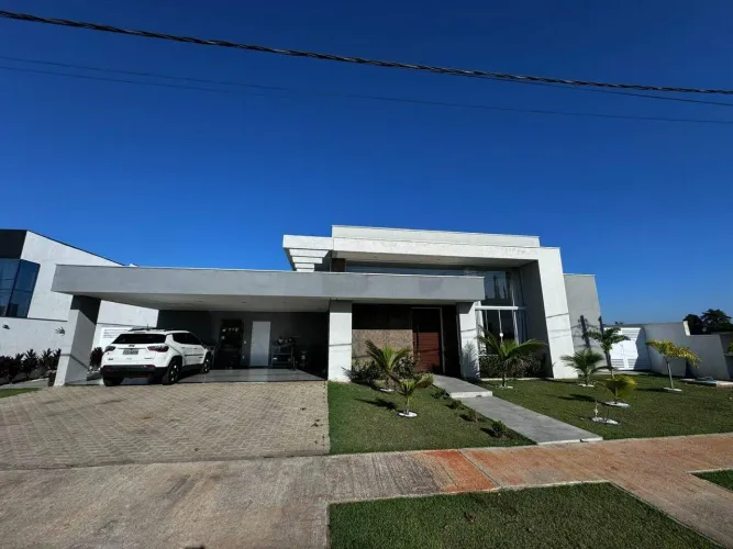 Casa com 320 m² em terreno de 1000 m², com 4 suítes sendo 1 master à venda no Condomínio J