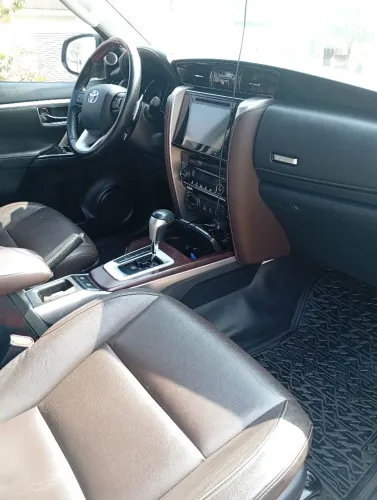 Toyota Hilux SW4 SRX 4X4 2.8 TDI 16V Dies. Aut. 2017