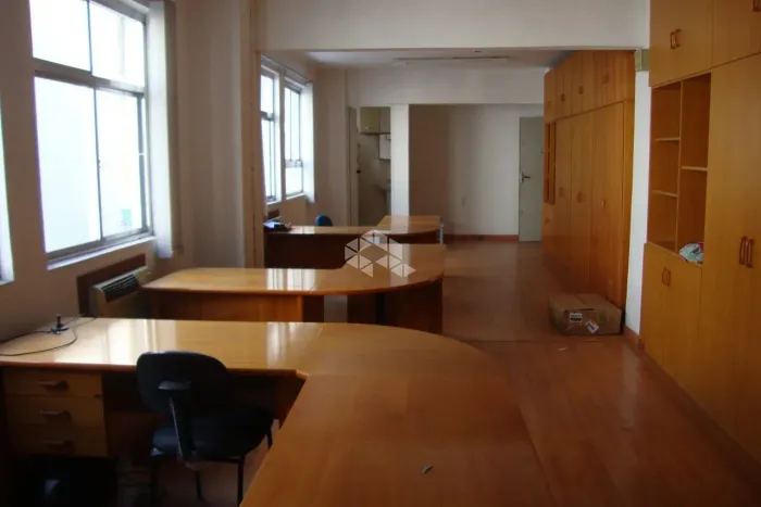 conjunto comercial com 50,70 privativos no centro histórico de Porto Alegre