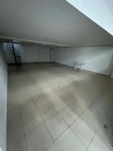 Loja com 140m2 no shopping laranjeiras
