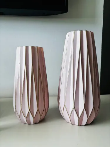 Vasos Decorativos Rosa Claro com Detalhes Dourados