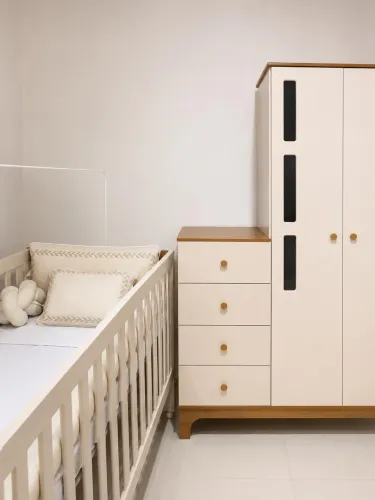 Berço e roupeiro pra venda 
