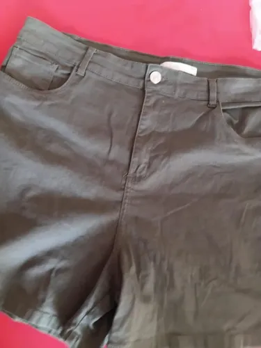 Calção jeans feminino Plus-Size. TAMANHO 52. ORIGINAL INK. VERDE MILITAR. PERFEITO ESTADO.