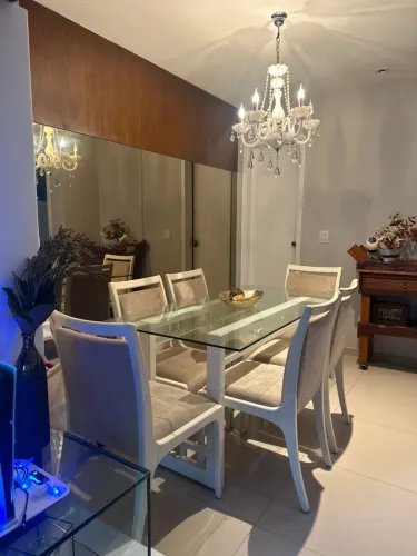 Conjunto mesa e cadeiras de jantar Jacauna