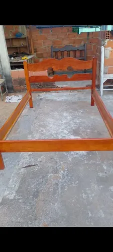 Cama de Peroba amarela com Angelim pedra