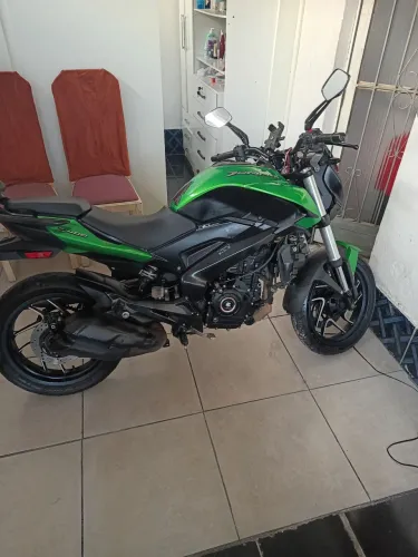 Dominar 400