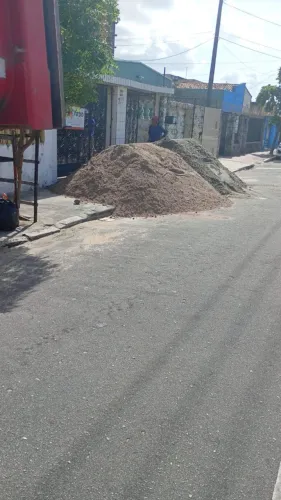 Areia grossa pedra baldrame pedra pra alicerce arisco brita aterro pó de pedra