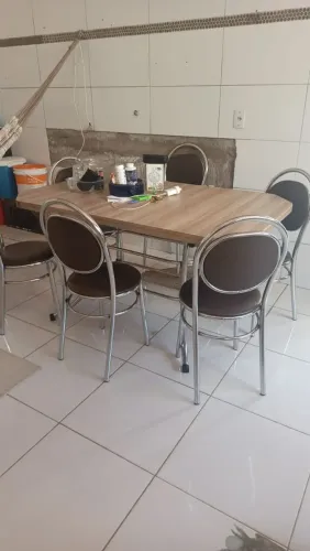 Mesa com 6 cadeiras 