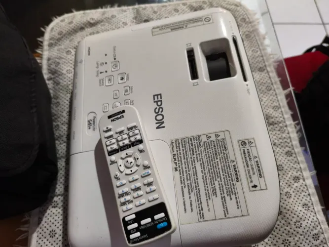 Vendo PROJETOR EPSON S41+