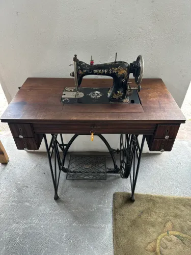 Máquina de costura antiga PFAFF