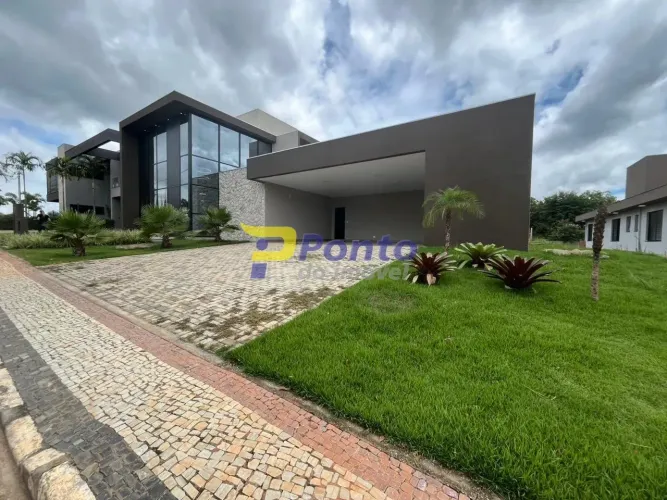 Casa no Condomínio Vitória Golf